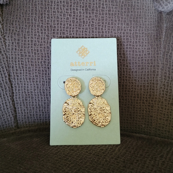 Atterri🛬 Texured Gold💛 Plated Earrings - Picture 12 of 14